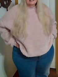 A woman who has been married for a long time tries to tempt her husband.