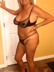 Unbelievable experienced moms are showing their sexy curves on pics