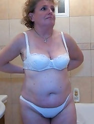 Elderly Helene pleasures her unshaven genitalia