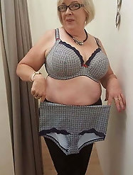 Sensuous old strumpets get her pussy hammered