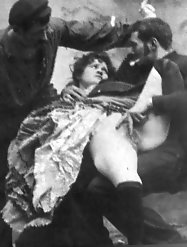 Blondie aged mama is posing seminaked